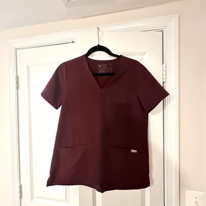 Figs Small Burgundy Caterina One Pocket Top